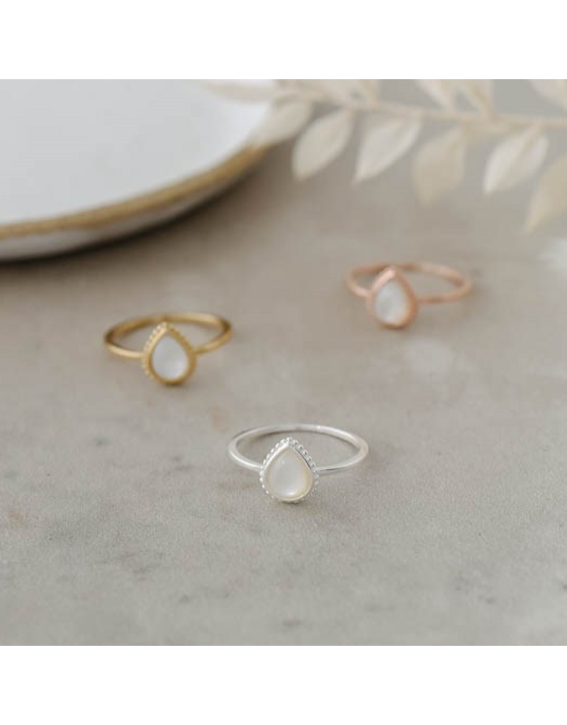 GLEE ANTOINETTE RING - MOTHER OF PEARL