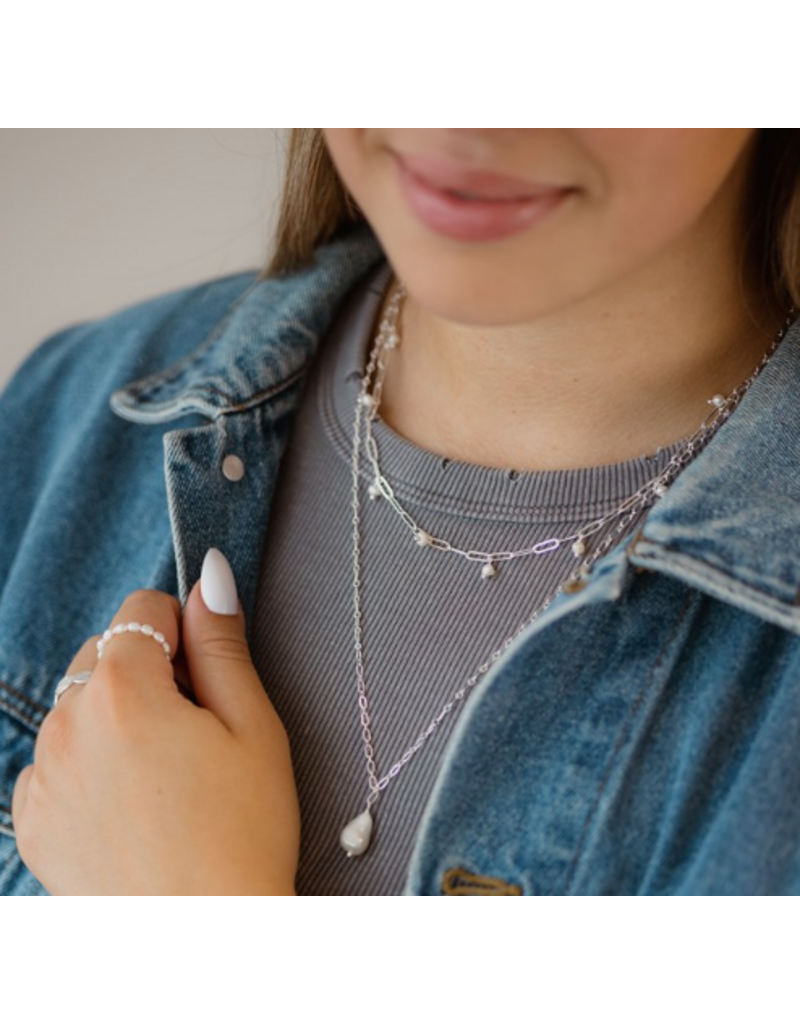 GLEE BEATRICE PEARL NECKLACE