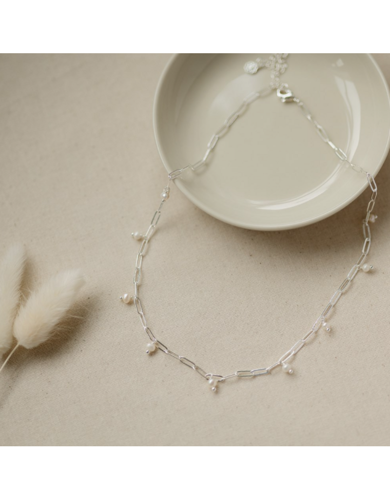 GLEE BEATRICE PEARL NECKLACE