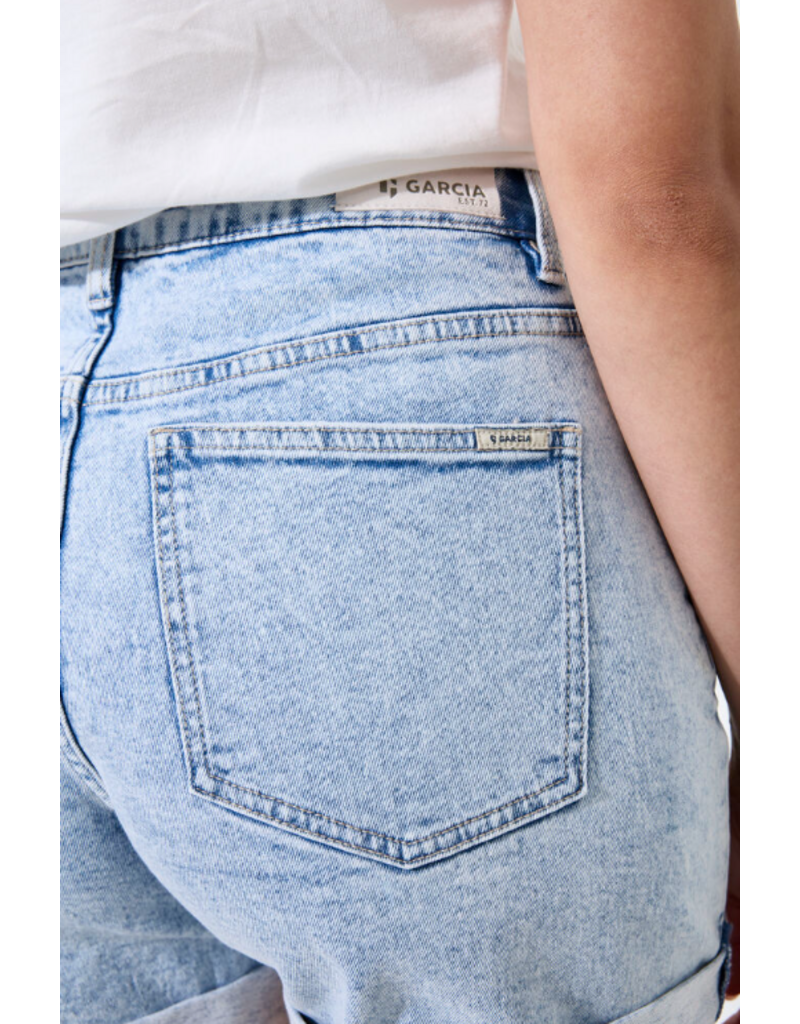 ISABELLA SHORT - LIGHT WASH