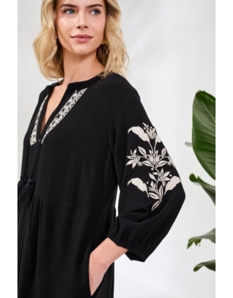 TRIBAL ELBOW SLV DRESS W/EMBROIDERY DTL-BLACK