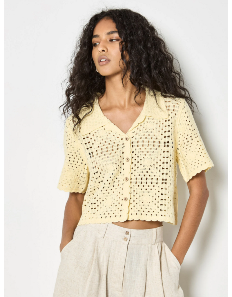 COTTON BLND CROCHET COLLAR BUTTON TOP YELLOW