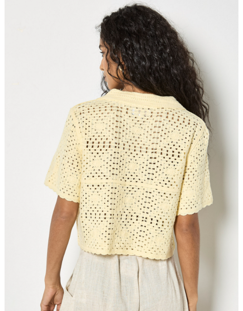 COTTON BLND CROCHET COLLAR BUTTON TOP YELLOW