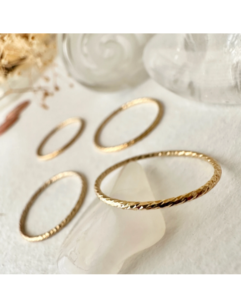 PIKA & BEAR NICKS TEXTURED RING - GOLD