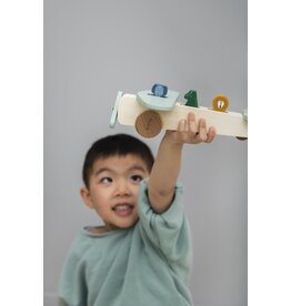 TRIXIE WOODEN ANIMAL AIRPLANE