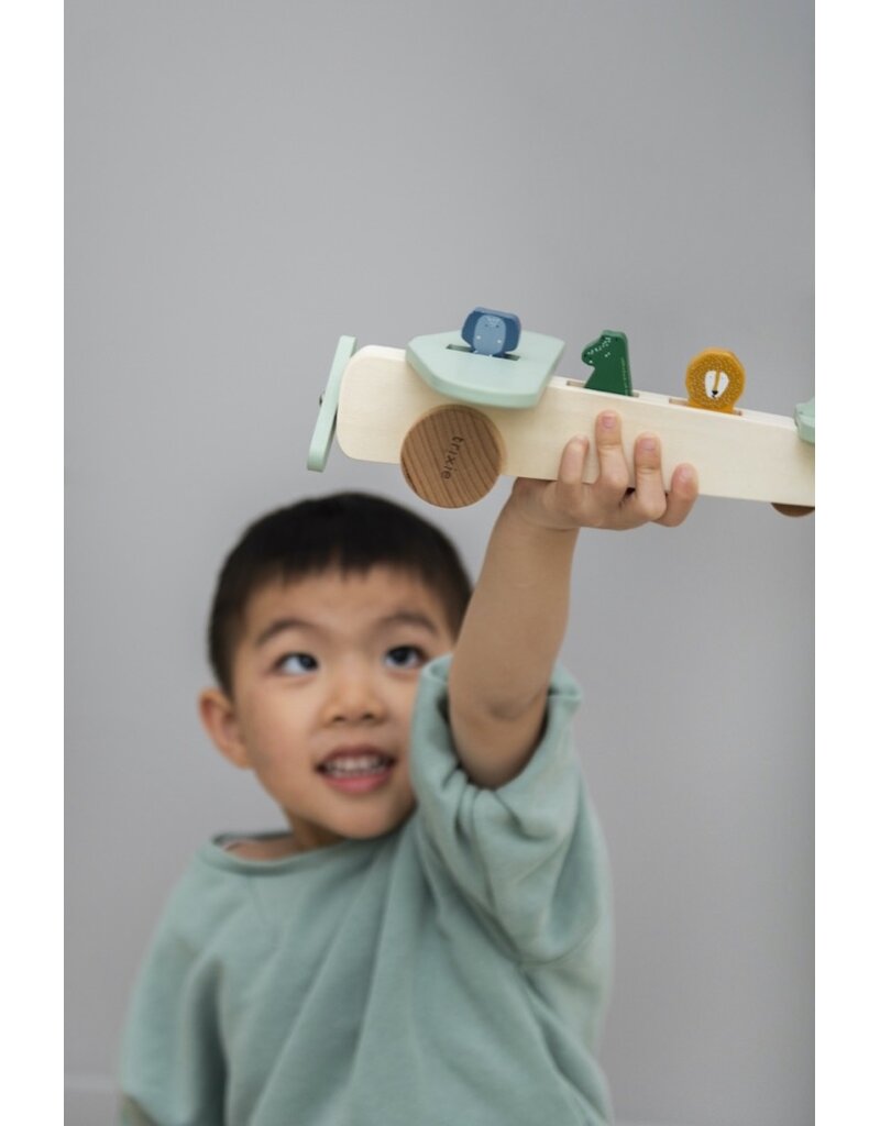 TRIXIE WOODEN ANIMAL AIRPLANE