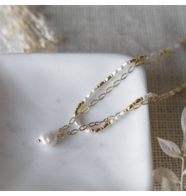 GLEE ADELINE WHITE PEARL NECKLACE