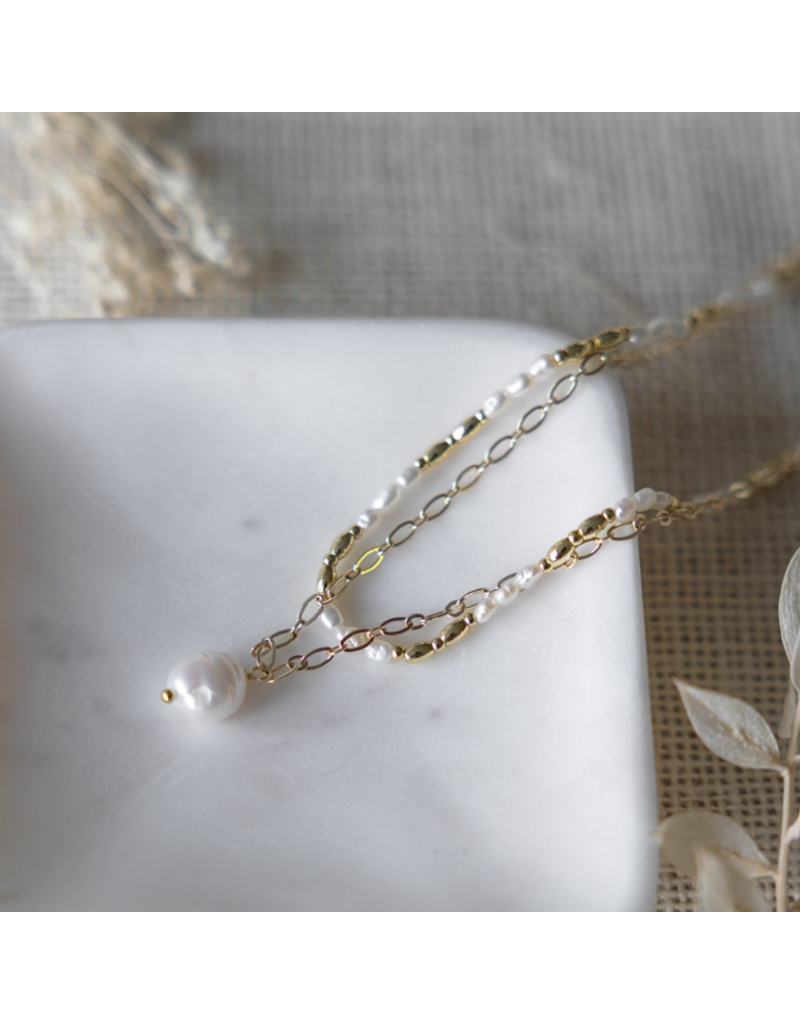 GLEE ADELINE WHITE PEARL NECKLACE