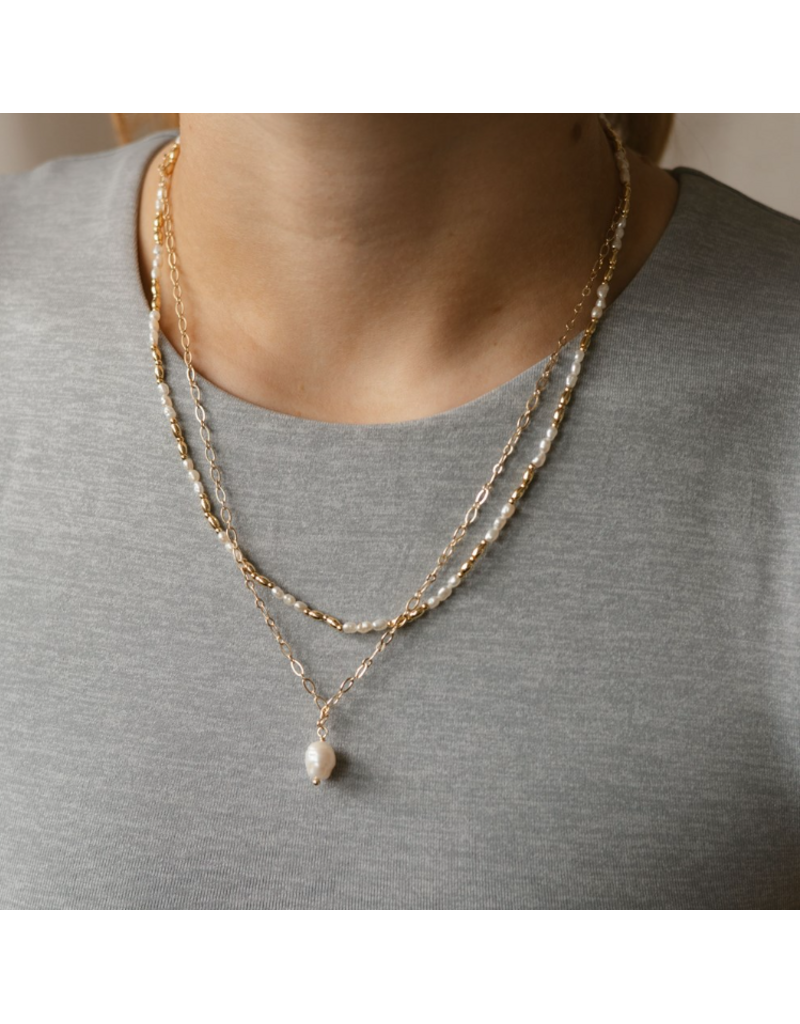 GLEE ADELINE WHITE PEARL NECKLACE