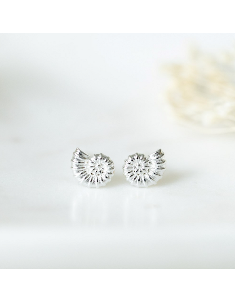 GLEE SWIRL STUDS