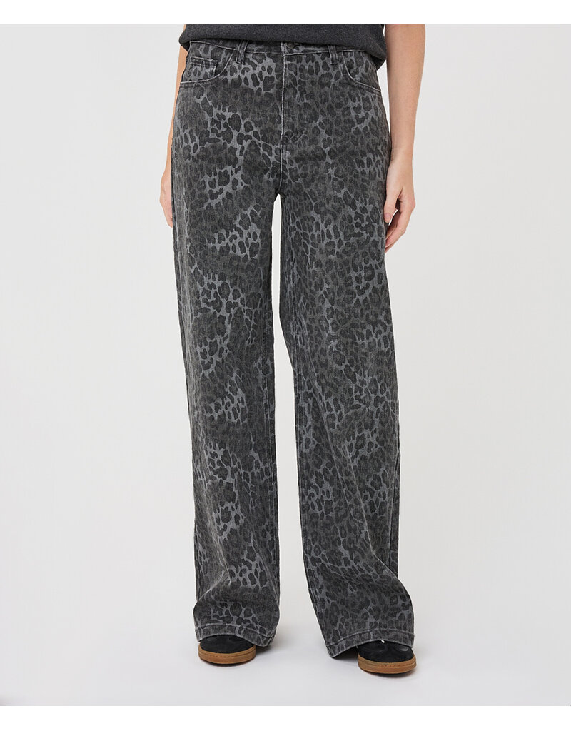 GREY LEOPARD DENIM