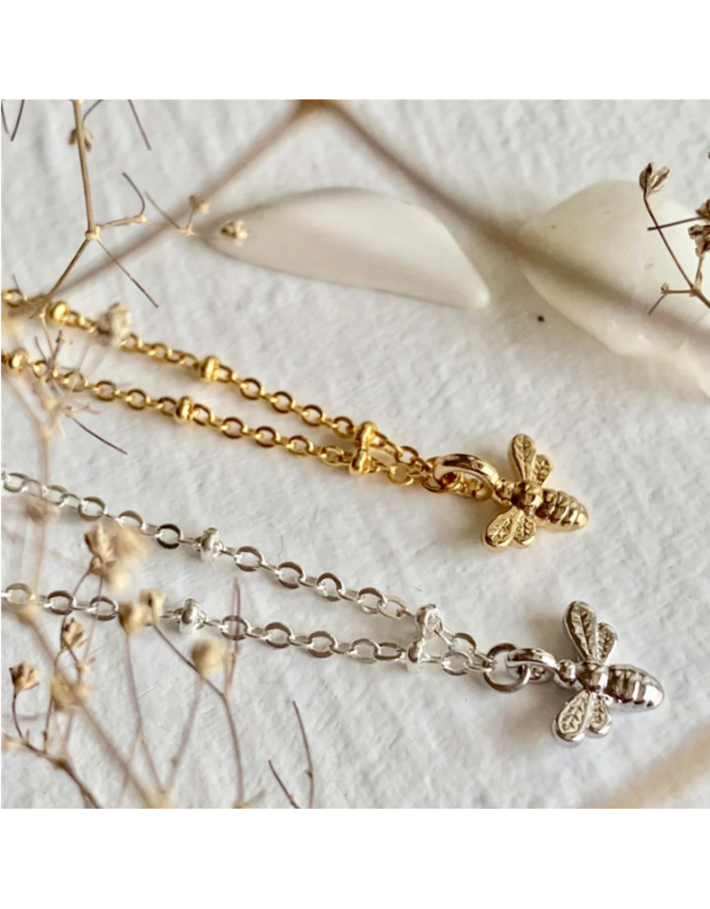 PIKA & BEAR WILDFLOWERS TINY BEE NECKLACE