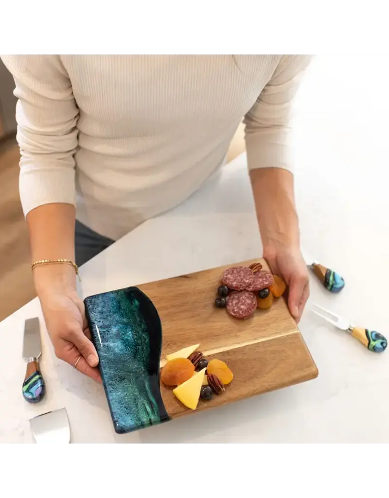 LYNN & LIANA DESIGNS WOOD RESIN BOARD - 11" x 8"
