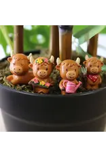 GIFT REPUBLIC HIGHLAND COW PLANT DECORATIONS