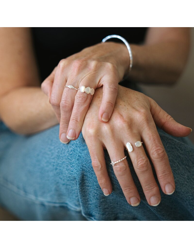 GLEE TRI ESSENCE RING - MOTHER OF PEARL - SILVER