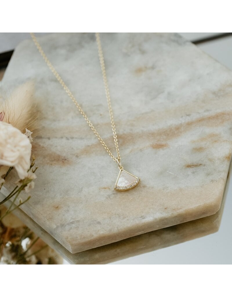 GLEE FANFARE NECKLACE - MOTHER OF PEARL