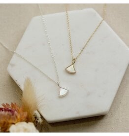 GLEE FANFARE NECKLACE - MOTHER OF PEARL
