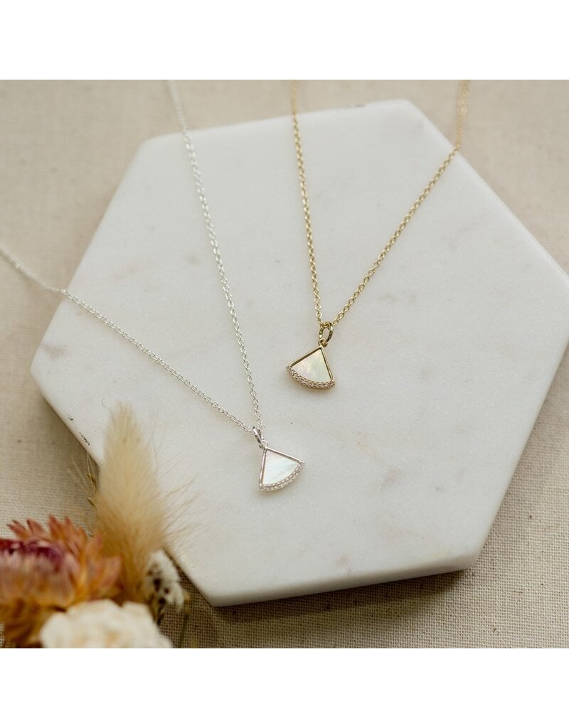 GLEE FANFARE NECKLACE - MOTHER OF PEARL