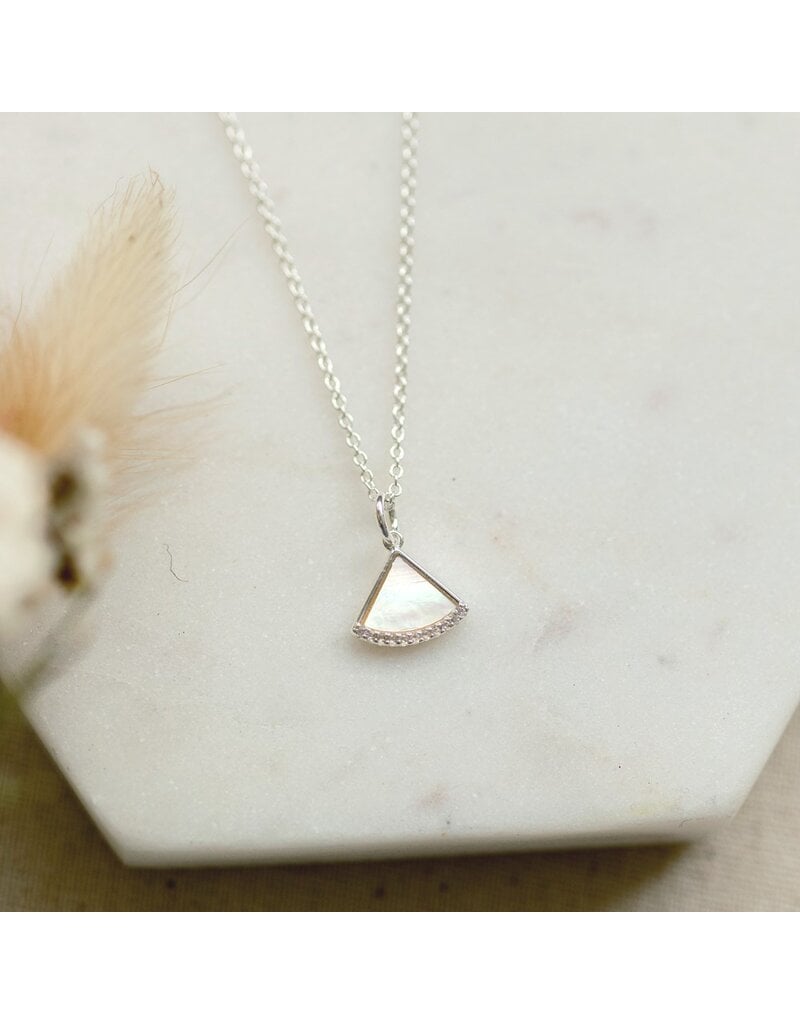 GLEE FANFARE NECKLACE - MOTHER OF PEARL
