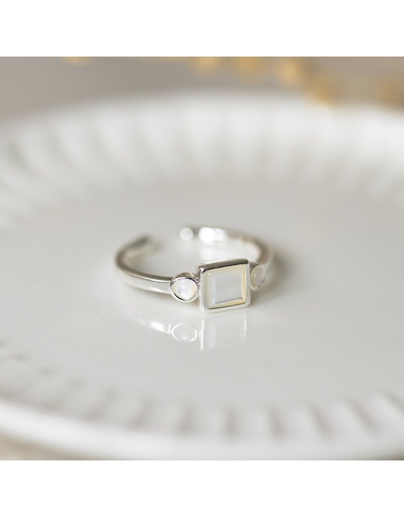 GLEE INNER GLOW RING - MOTHER OF PEARL