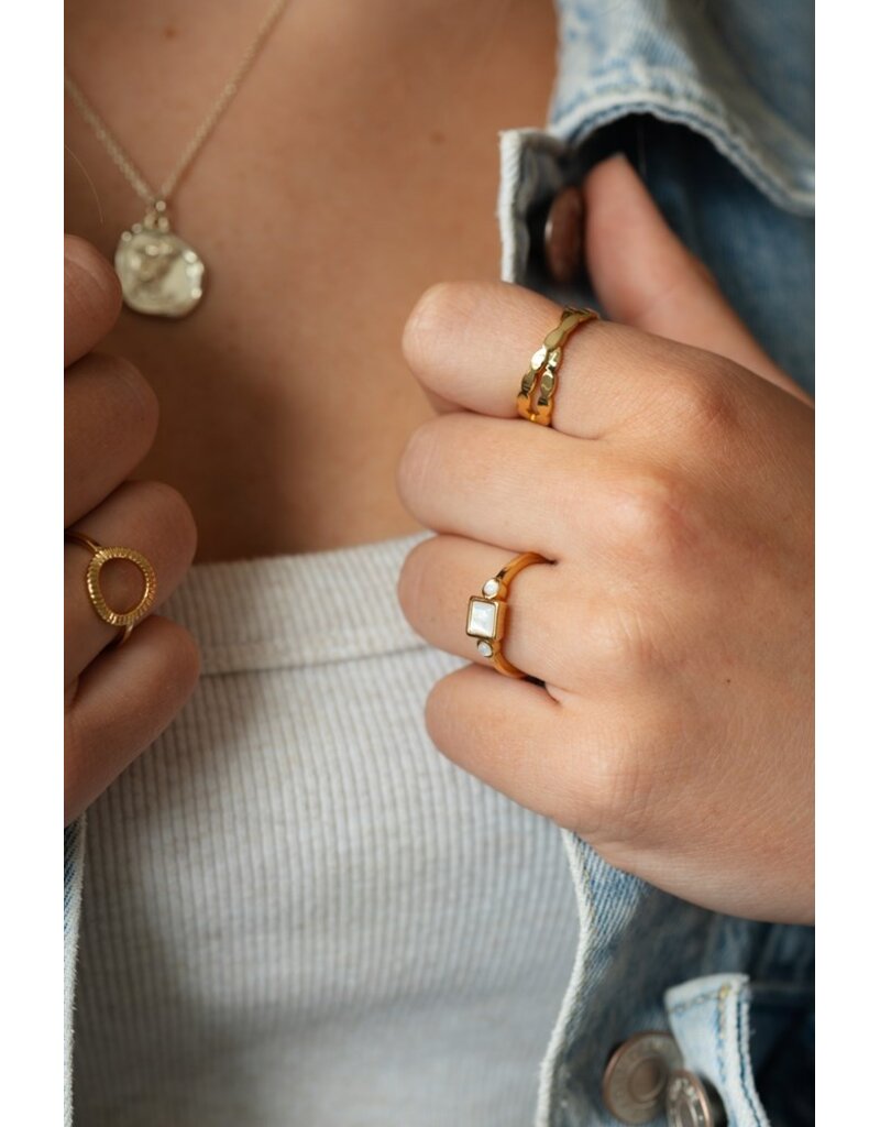 GLEE INNER GLOW RING - MOTHER OF PEARL