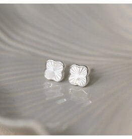 GLEE ANIKA STUDS - MOTHER OF PEARL