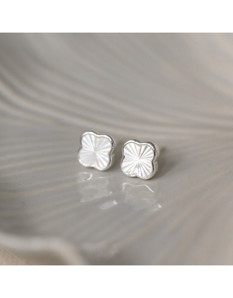 GLEE ANIKA STUDS - MOTHER OF PEARL