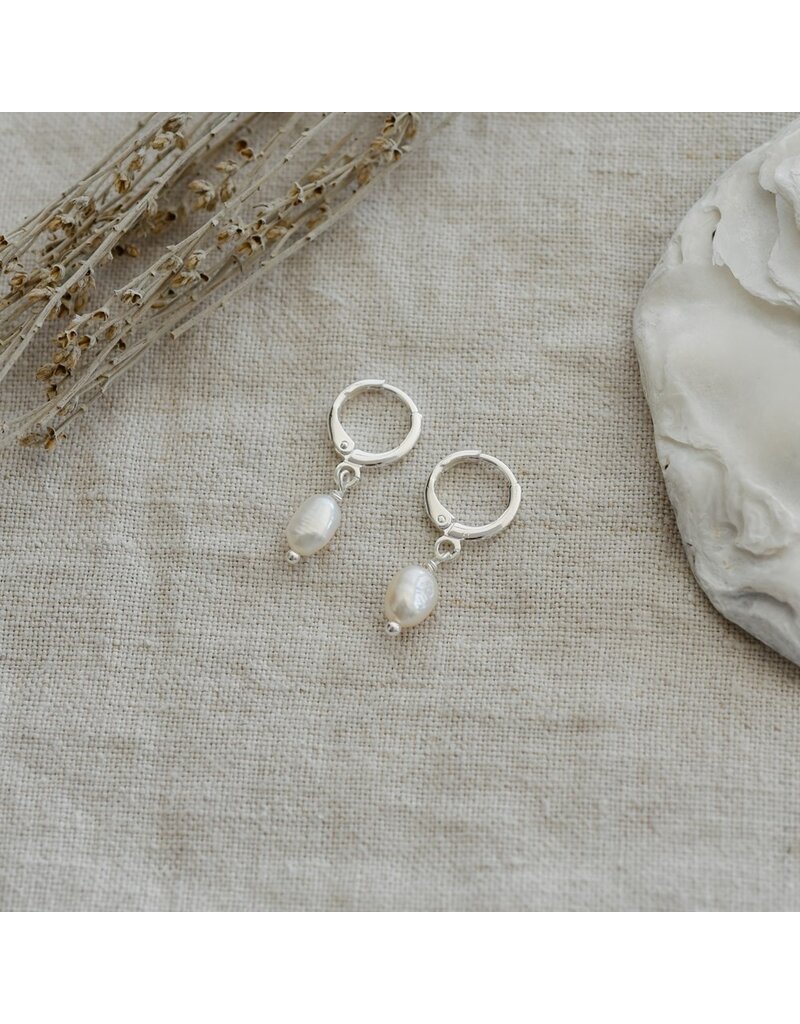 GLEE BITSY HOOPS - WHITE PEARL