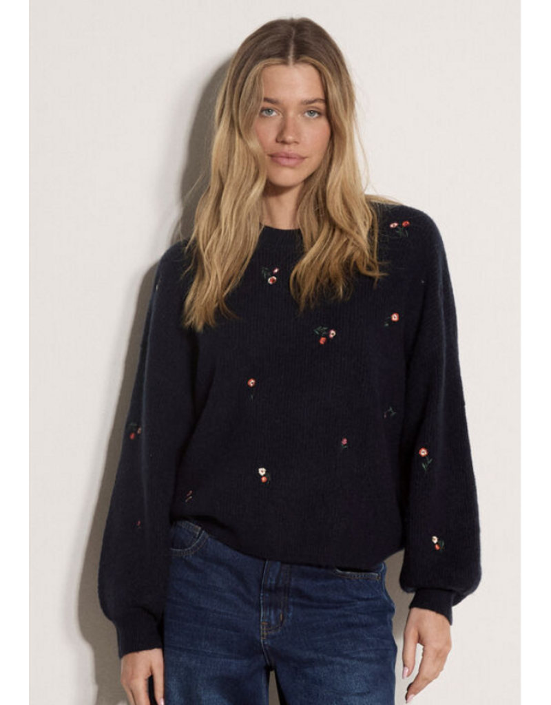 NAVY SWEATER W/ EMBROIDERED FLOWERS