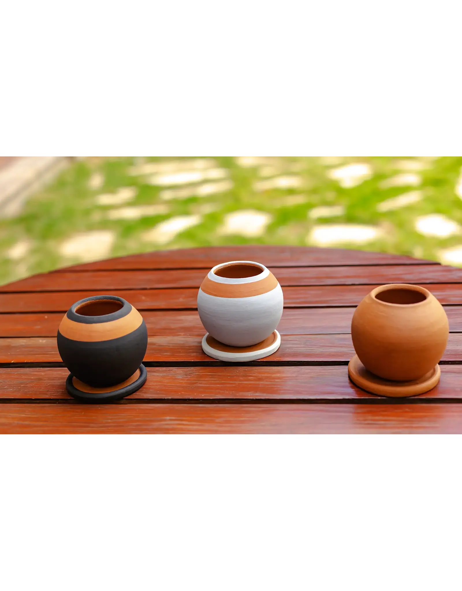 Round Planter w/ Drainage Plate, Nicaragua