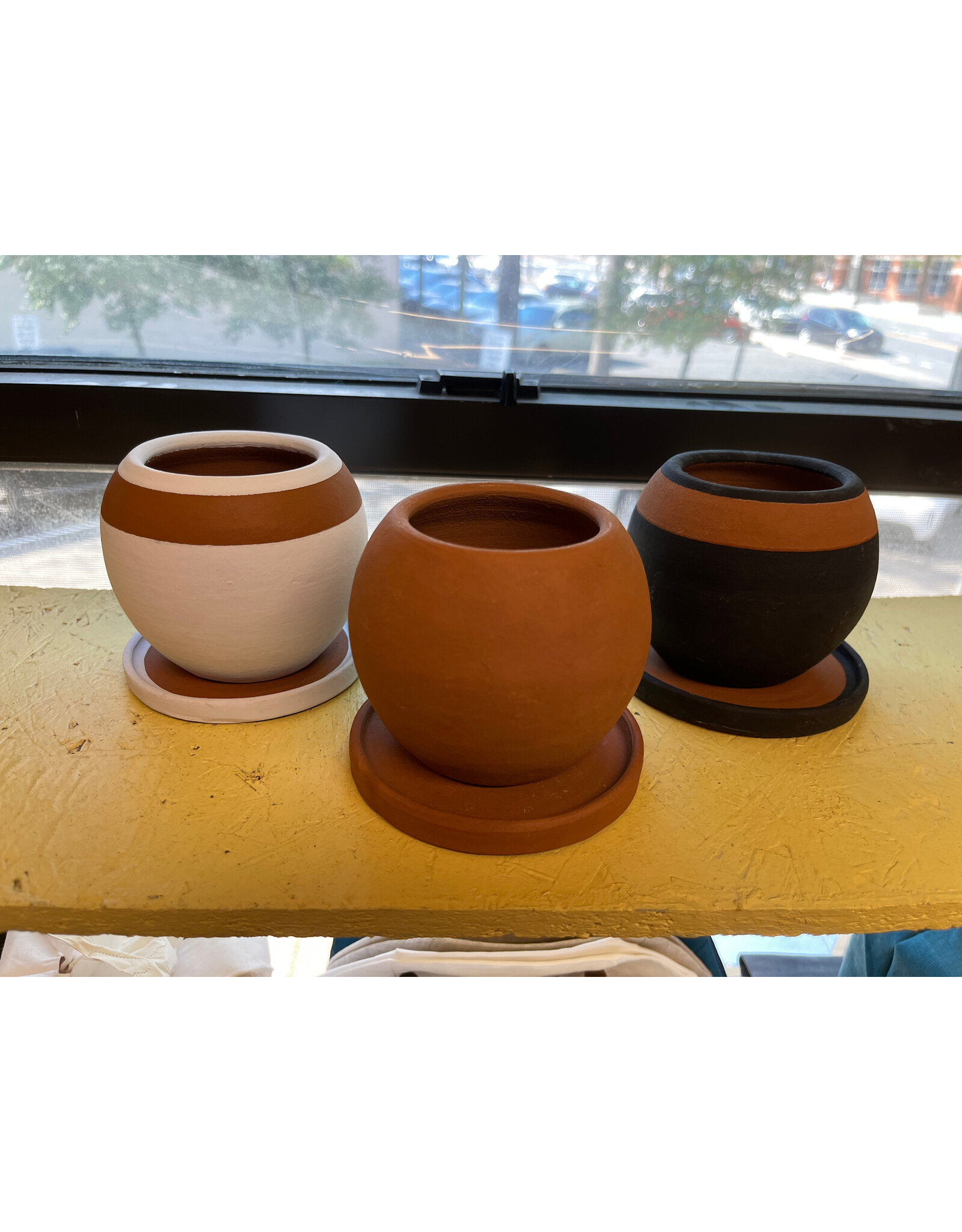 Round Planter w/ Drainage Plate, Nicaragua
