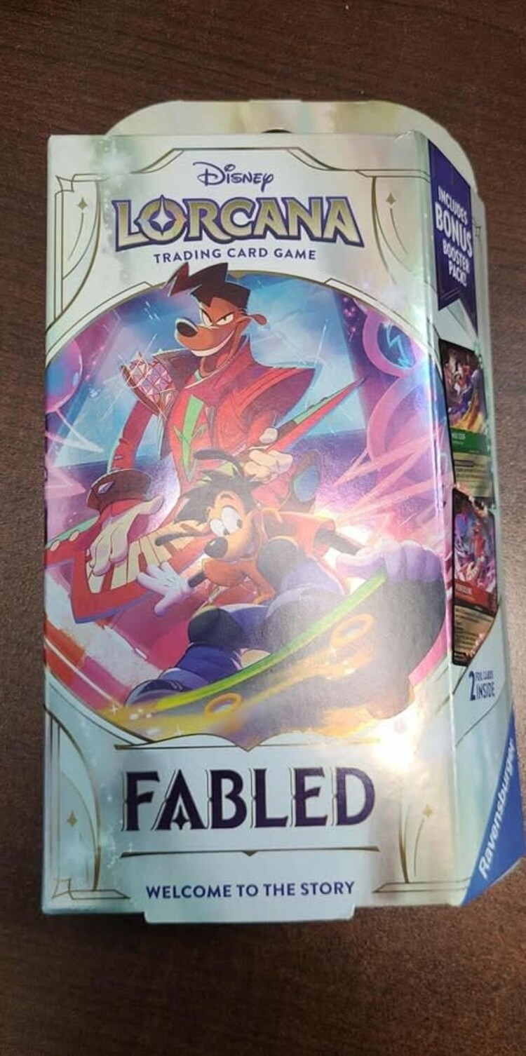 Ravensburger Disney Lorcana: Set 9: Fabled: Starter Deck: Max Goof - Powerline (EN) Disponible en magasin seulement