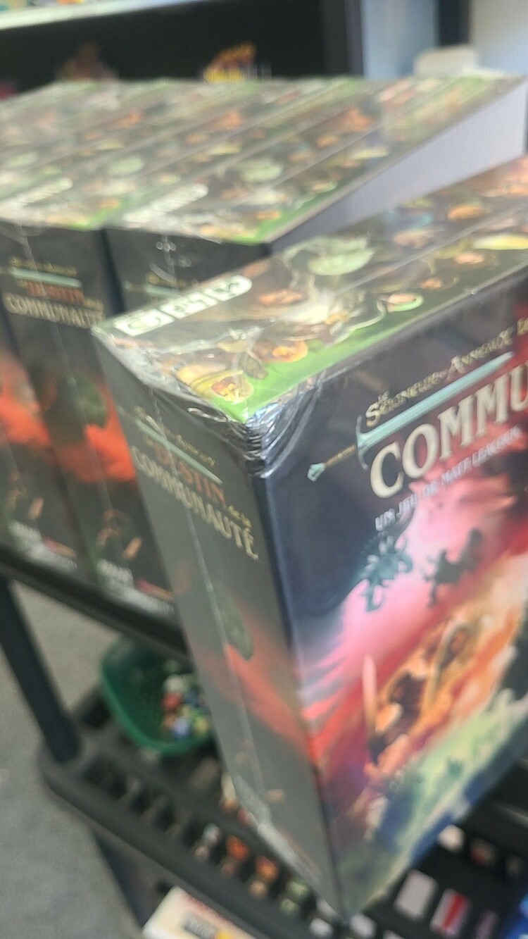Z-Man Games, Inc. Le Seigneur Des Anneaux: Le Destin De La Communauté (FR): Boite endommagée 10%