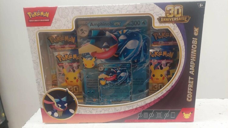 Pokemon Pokemon: 30E Anniversaire: Coffret Amphinobi Ex (FR) Disponible en magasin seulement