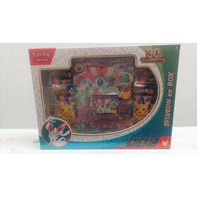 Pokemon Pokemon: 30TH Celebration: Sylveon Ex Box (EN) Disponible en magasin seulement