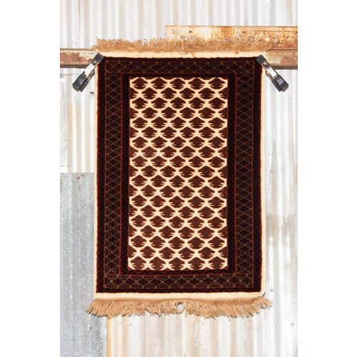 2' x 3' Indian Handmade Cream/Red Pashmina Rug 2' x 3' Indian Handmade Cream/Red Pashmina Rug