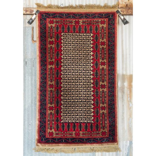 2' ½ x 4' Indian Handmade Cream/Red Pashmina Rug 2' ½ x 4' Indian Handmade Cream/Red Pashmina Rug