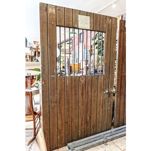 Wooden Horse Stall Sliding Door with Iron Bars Wooden Horse Stall Sliding Door with Iron Bars