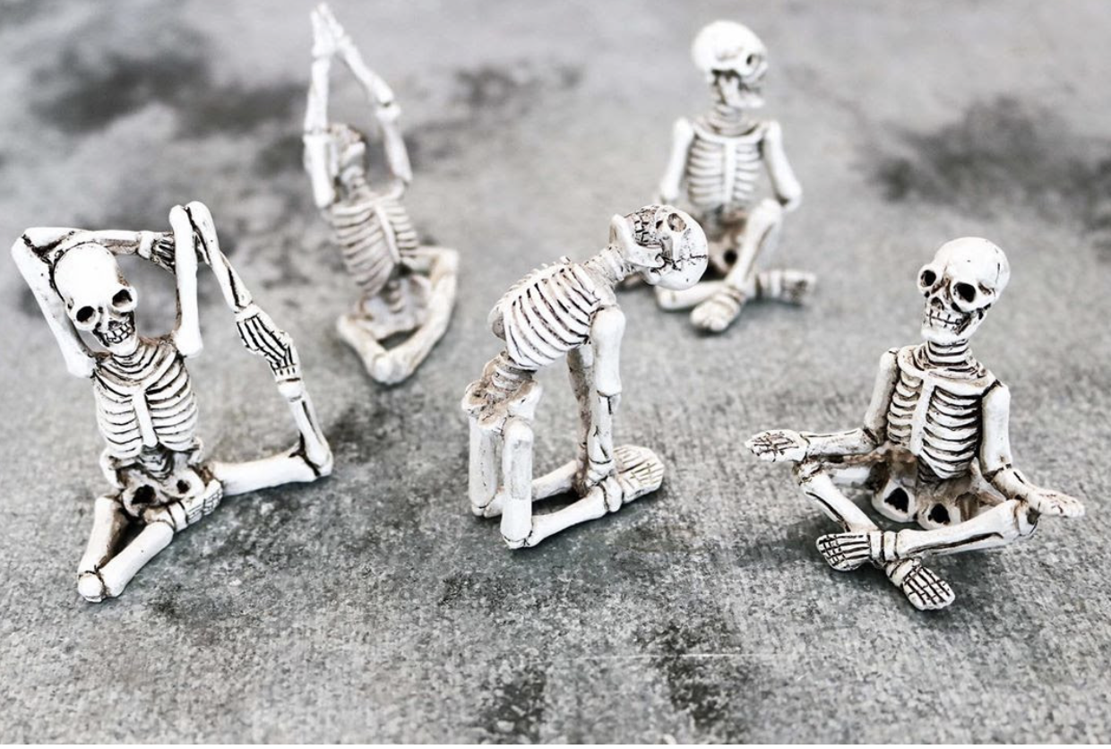 Skeleton Yoga Poses Funny Halloween Flexible Bone Yogi Crew Essential  T-shirt