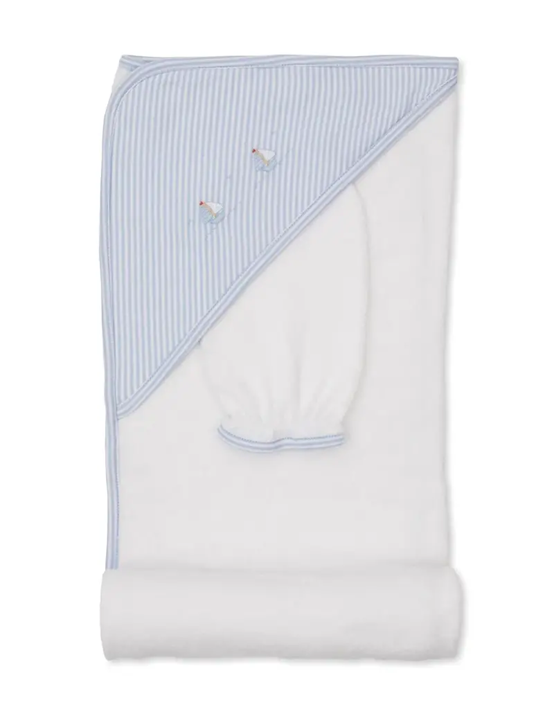 Kissy Kissy White/Lt Blue Hooded Towel w/Mitt Saturday Regatta