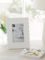 Sugar Paper Scallop Picture Frame