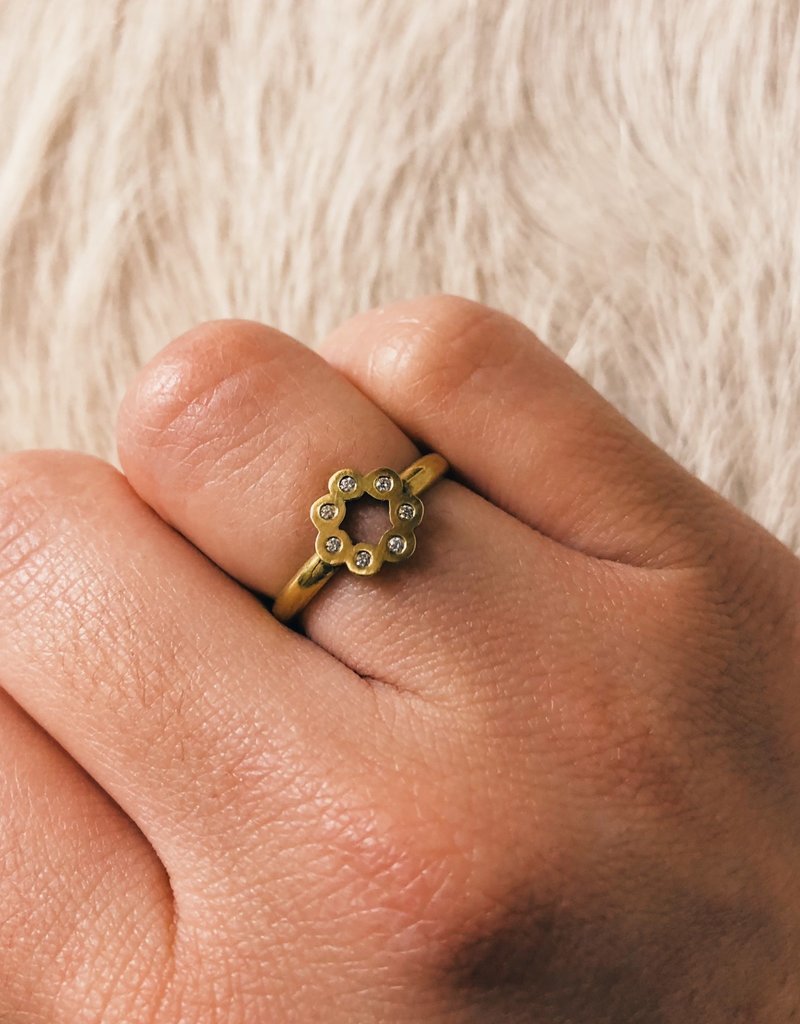 Flower Ring in 18k Yellow Gold with Diamonds