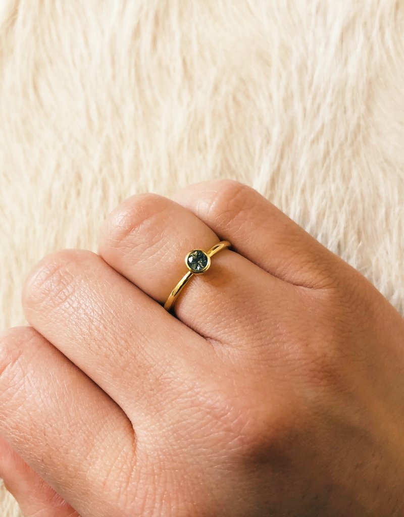 Anna Ring in 18k Yellow Gold with Green Sapphire