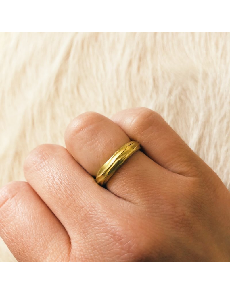 Wave Ring in 18k Yellow Gold