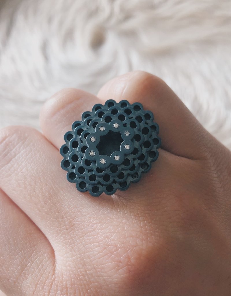 Oval Ring in Oxidized Silver with Diamonds