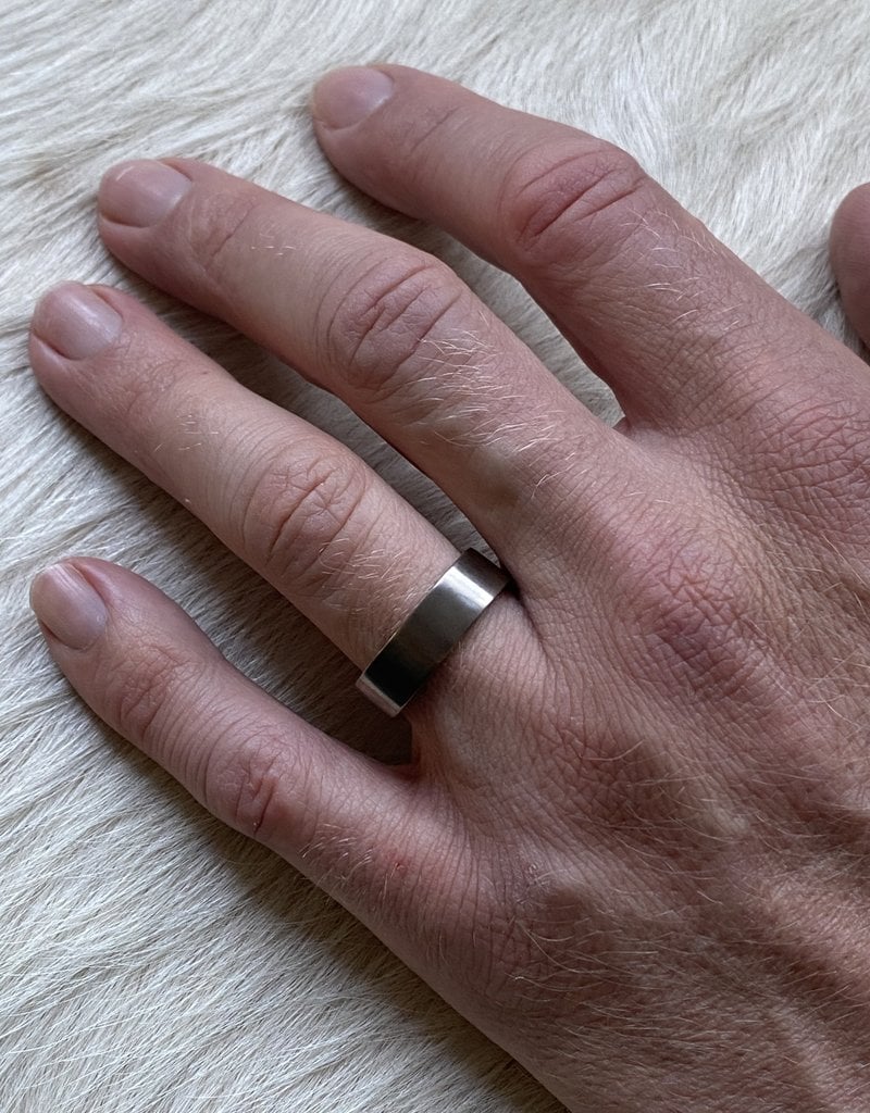 7mm Plain Finger-Shaped Band in Titanium