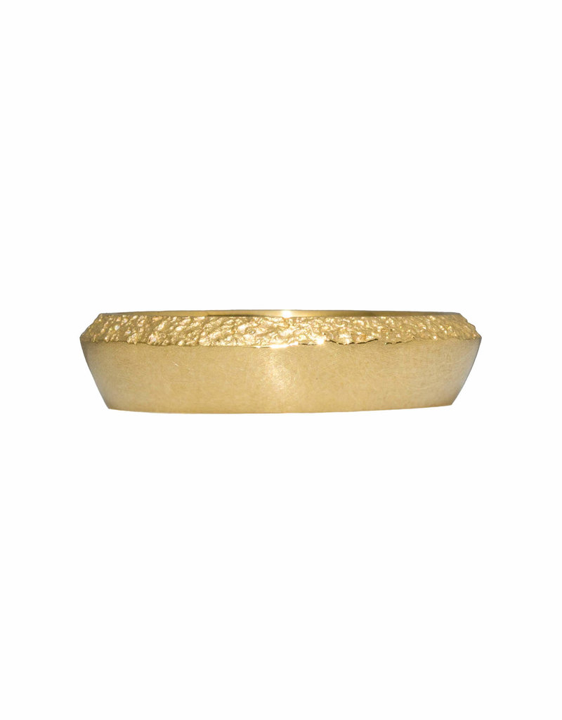 Saucer Sand Band in 18k Yellow Gold