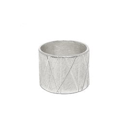 Trevi Pendro Old Growth Ring in Silver with Brushed Texture