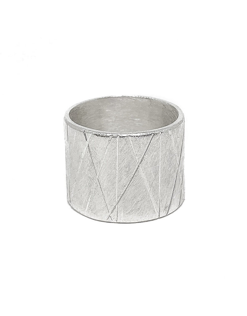 Trevi Pendro Old Growth Ring in Silver with Brushed Texture