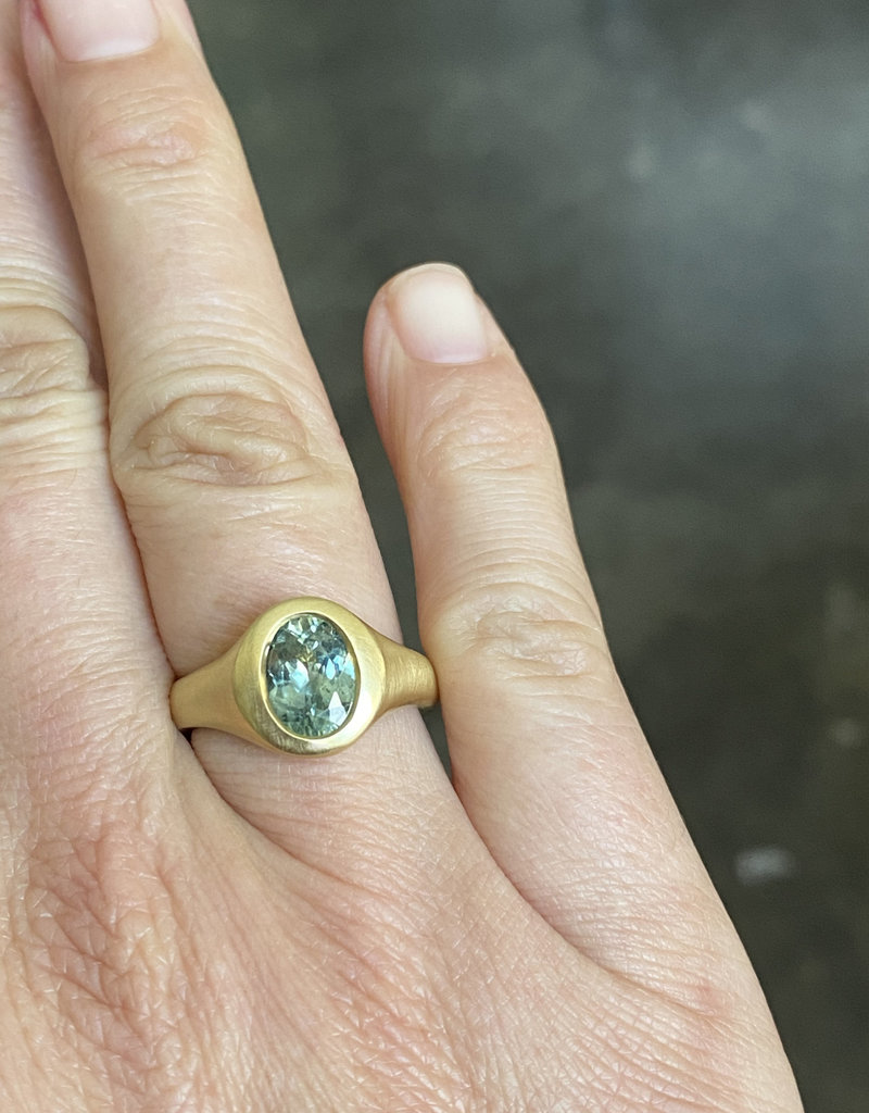 Oval Celadon Green Sapphire Ring in 18k Yellow Gold